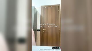 Ragazza italiana si masturba la fica e culo col dildo Of