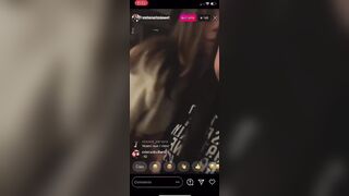 Ora ci spogliamo e mostriamo le tette ragazzi