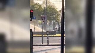 Coppia ripresa per strada che fa sesso