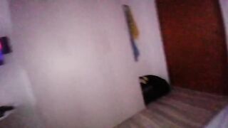 Guardate la mia troia come si masturba il buco del culo