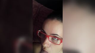 Ora guardami che sto per venire  - Pompino fidanzata italiana con occhiali