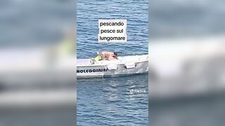Beccati a scopare in barca sul lungomare
