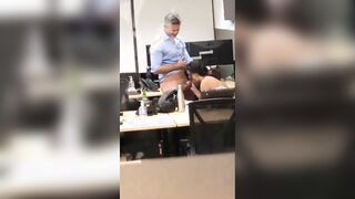 Collega scopata a pecorina in ufficio da maturo