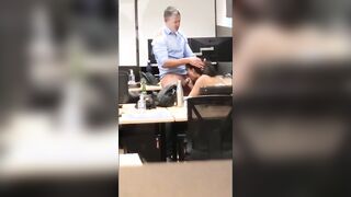 Collega scopata a pecorina in ufficio da maturo