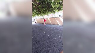 Col suo cazzo dentro nella piazza del paese