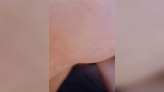 Moglie tettona a pecorina scopata dal bull