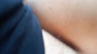 Sveltina con troia culona all'aperto