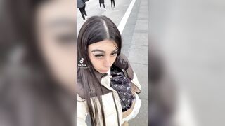 Slinguata lesbo ragazze italiane in piazza Duomo Tiktok