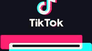 Bocce enormi in pisciana Tiktok