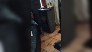 E' un berlucchi guardate come prende la bottiglia nel culo