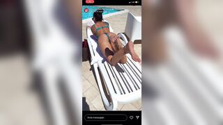 Priscilla in bikini in piscina