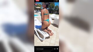 Priscilla in bikini in piscina