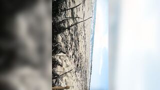 Moglie nuda si masturba al mare