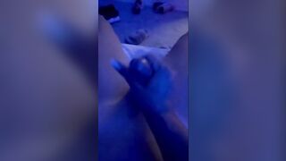 Lecca il culo a trans italiana tettone che lo sega