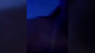 Lecca il culo a trans italiana tettone che lo sega