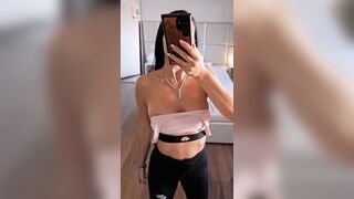 Siciliana selfie cellulare tette