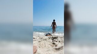 Fidanzata culona al mare