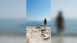 Fidanzata culona al mare