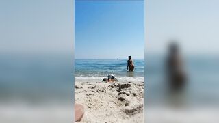 Fidanzata culona al mare