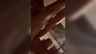 Moglie con bel culo nuda