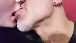 Slinguo con la mia cuginetta troia