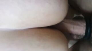 La mia ragazza si fa scopare e riempire a pecora