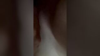 Scopo troietta con piercing alla fica