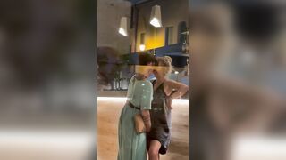 Lesbiche venete beccate a lesbicare nel bar