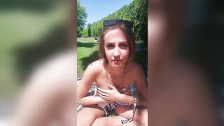 Vestiti c'è troppa gente che ti guarda