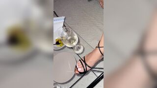 Il cornuto sissi, il cazzo nero da succhiare e la moglie puttana