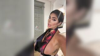 Italiana tettona esagerata tiktok