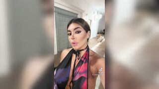 Italiana tettona esagerata tiktok