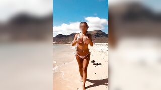 Quando arriva l'estate Milf italiana in topless of