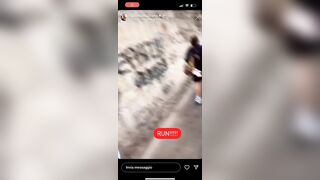 Guendalina corre mostrando le tette sotto la camicia IG