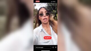 Guendalina corre mostrando le tette sotto la camicia IG