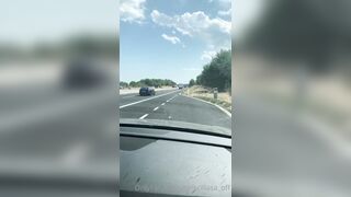 Fermiamoci in autostrada che faccio una piasciatina - Priscilla Salerno pissing