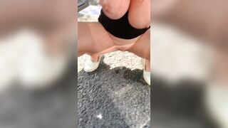 Fermiamoci in autostrada che faccio una piasciatina - Priscilla Salerno pissing