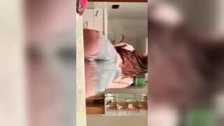 Teen con bel culo twerka in short