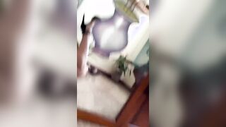 Selfie cosce ragazza italiana allo specchio