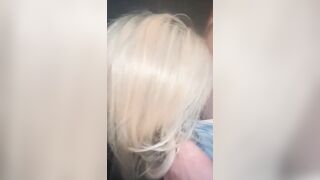 Trans italiana spompina amico negli spogliatoi della palestra