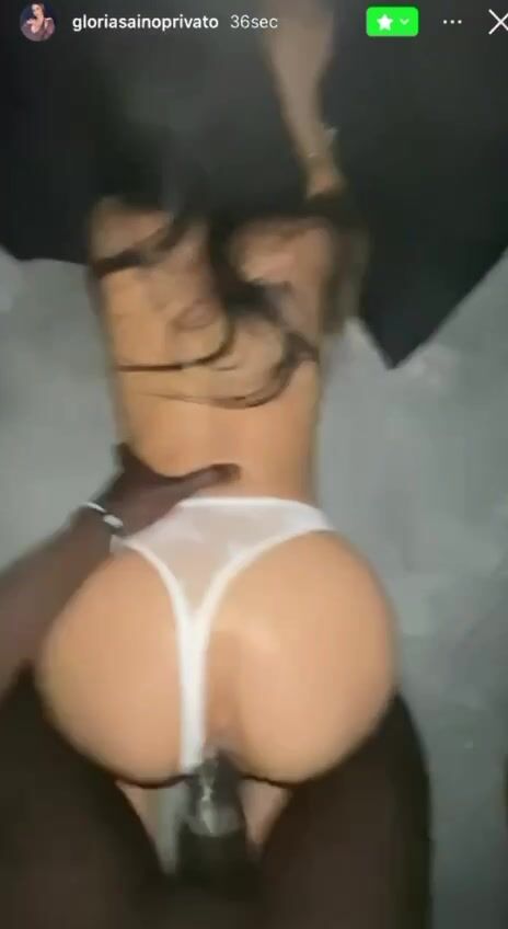 Italiana gode a pecorina con ragazzo nero