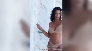 Elettra Lamborghini Mi sono fatta i capelli da sola disagio