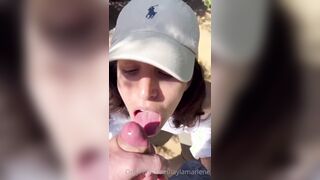 Muoviti che c'è gente - Pompino con ingoio in una serra