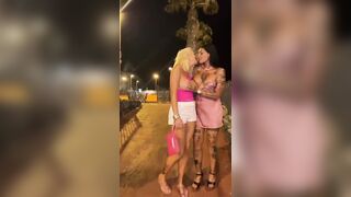 Flash tette esibizioniste itlaiane in pubblico