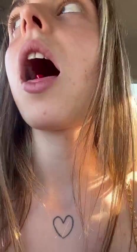 Teen bionda italiana 18 anni ditanino in macchina
