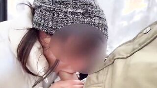 Pompino in funivia maestra di sci porcella che ingoia