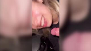 Pompino in macchina bionda italiana - DAI CI VEDONO LE PERSONE