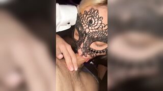 POV Pompino Deepthroat bionda al suo direttore di banca