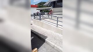 Questa è fissa qua fa i pompini ai camionisti