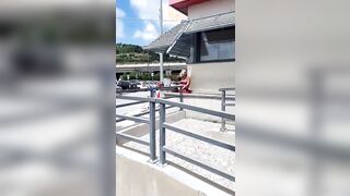 Questa è fissa qua fa i pompini ai camionisti